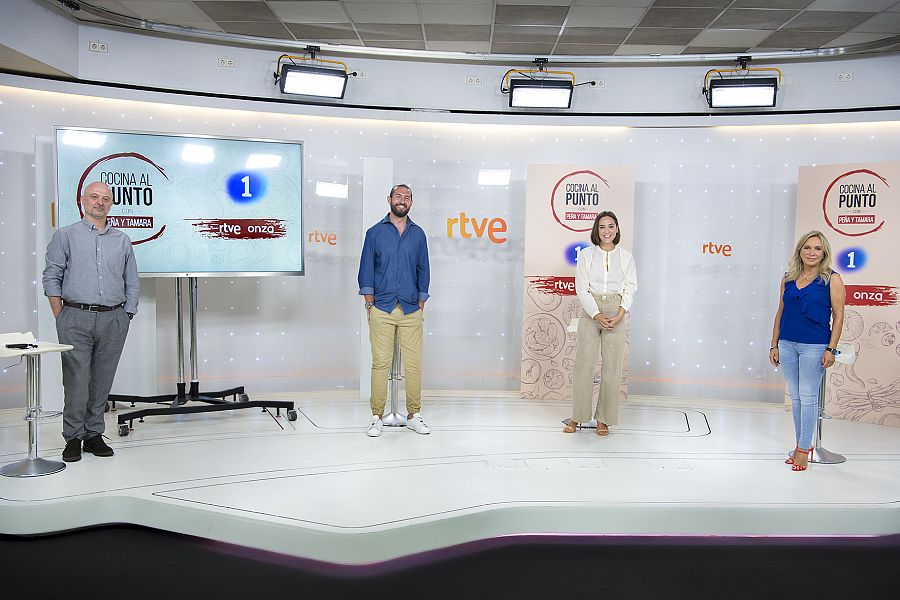 Ferrán Estellés, Javier Peña, Tamara Falcó y Toñi Prieto, en la rueda de prensa de 'Cocina al punto con Peña y Tamara'