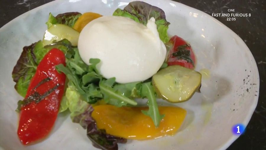 Aquí la Tierra - Ensalada veraniega con burrata