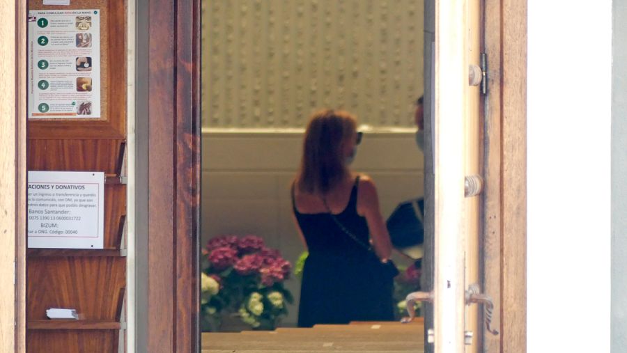 Ana Obregón en la iglesia