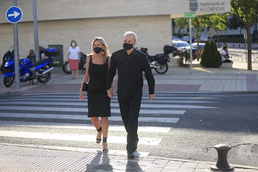 El presentador Ramón García y Patricia Cerezo durante el funeral en memoria de Alex Lequio en Madrid.