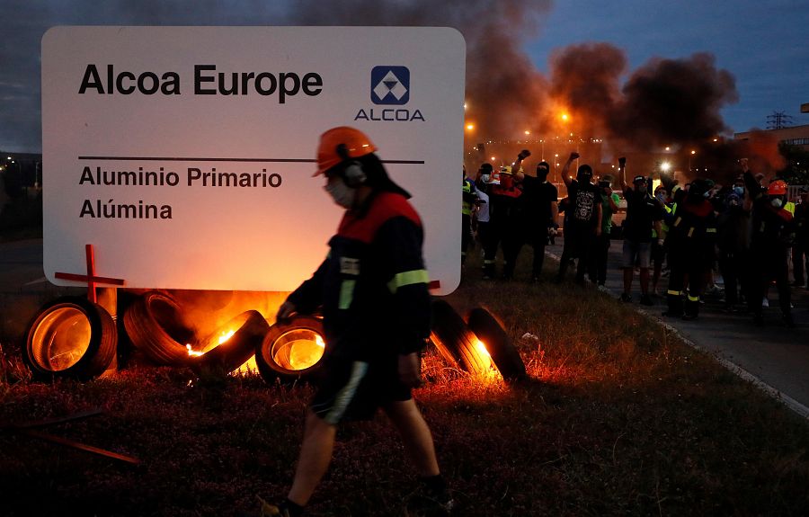 Trabajadores de Alcoa protestan contra el cierre de la fábrica