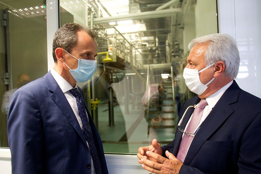El ministro de Ciencia, Pedro Duque, visita empresa CZ Vacinnes, donde se investiga una vacuna para tratar coronavirus