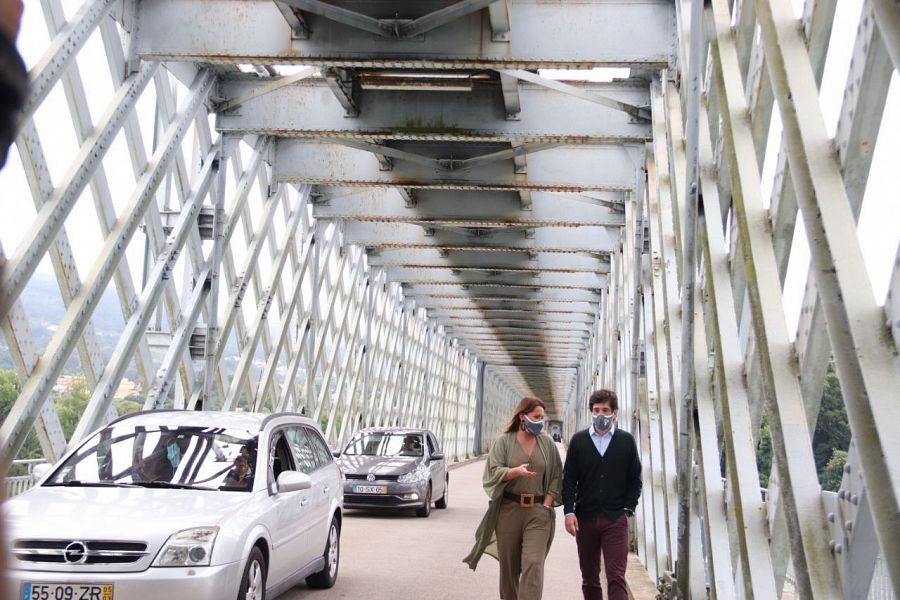 Elecciones gallegas 2020: La candidata de Cs a la Xunta, Beatriz Pino, ha cruzado el puente que une Tui, en Pontevedra, con Valença do Minho, en Portugal.