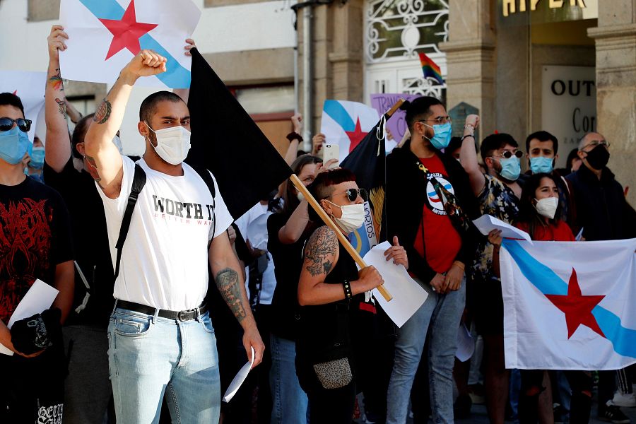 Elecciones gallegas 2020: Manifestantes protestan con motivo del mitin en Vox en Lugo del viernes 3 de julio.