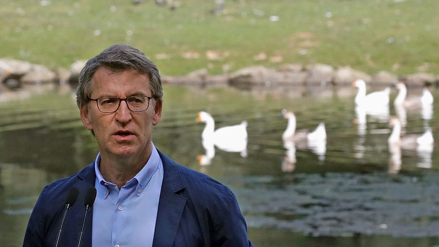 Elecciones gallegas: Alberto Núñez Feijóo, en un acto sectorial sobre pesca en un parque de Santiago.