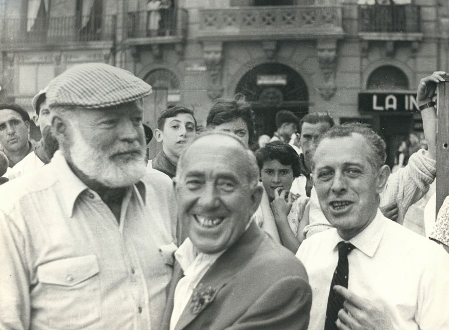 El escritor estadounidense Ernest Heningway visitó por última vez San Fermín en 1956, dos años antes de su suicidio