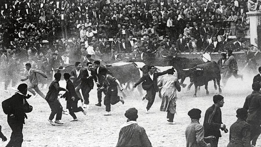 Los encierros de San Fermín volvieron a celebrarse en 1939, después de su suspensión los dos años anteriores durante la Guerra Civil.