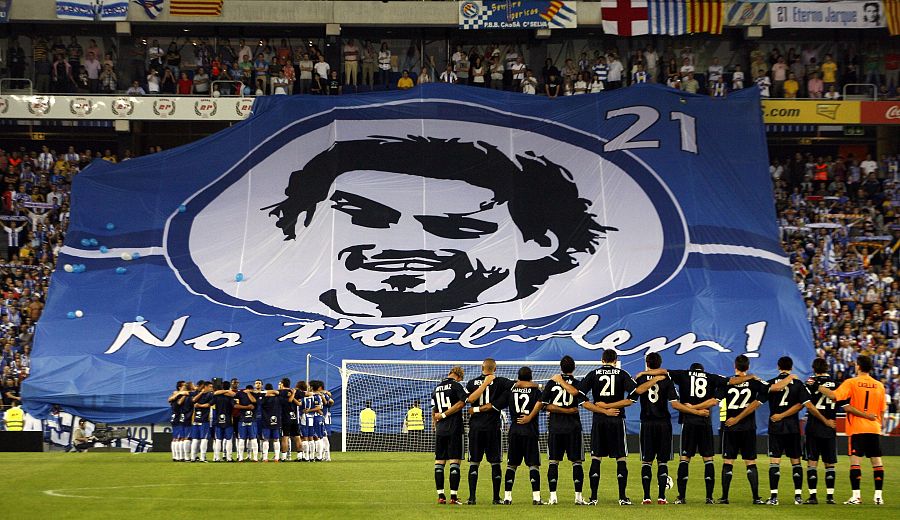 Homenaje al que fuera capitán del RCD Espanyol Dani Jarque, que falleció el pasado 8 de agosto mientras estaba concentrado con sus compañeros en Italia, antes del partido de su equipo frente al Real Madrid