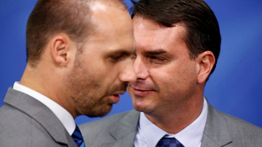 El senador Flávio Bolsonaro y el diputado Eduardo Bolsonaro, hijos del presidente de Brasil.