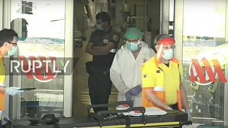 Captura del vídeo en el que se ve a trabajadores de ambulancias esperando en urgencias.