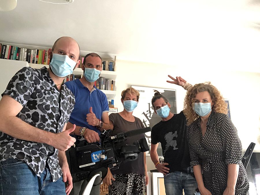 El equipo de RTVE con Bernardo y Mónica