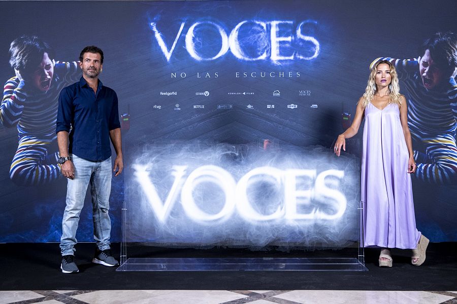 Ana Fernández y Rodolfo Sancho en el photocall de la película 'Voces', el 8 de julio en Madrid