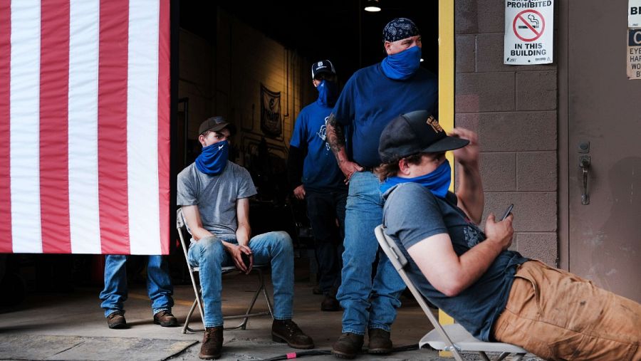Trabajadores de Industrias McGregor escuchan el discurso de Joe Biden, virtual candidato presidencial demócrata, en Dunmore, Pennsylvania, donde ha presentado su plan económico proteccionista