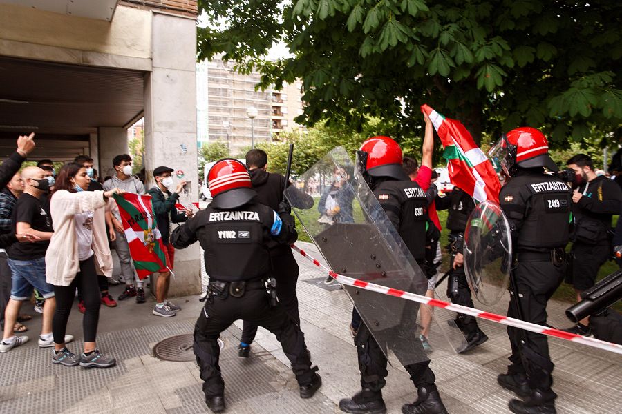 Dos detenidos y varios identificados en el cierre de campaña Vox en Euskadi