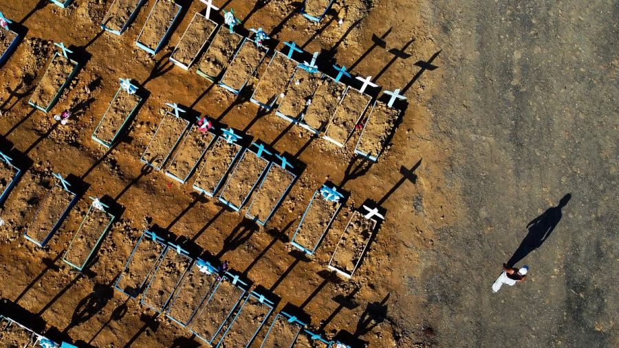 Vista aérea del cementerio de Nossa Senhora Aparecida en Manaus, Brasil, en una fotografía de finales de junio