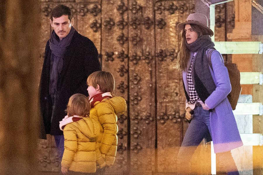 Iker y Sara con sus hijos en Corral de Almaguer, Toledo, las últimas navidades