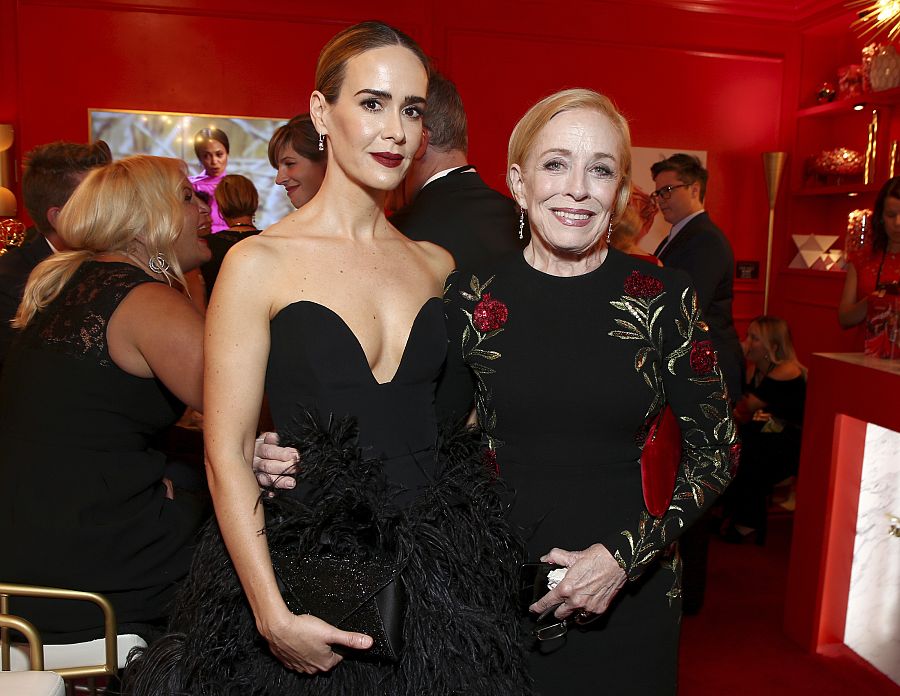 La actriz Sarah Paulson (45 años) y su pareja desde hace cinco, la actriz Holland Taylor (77)