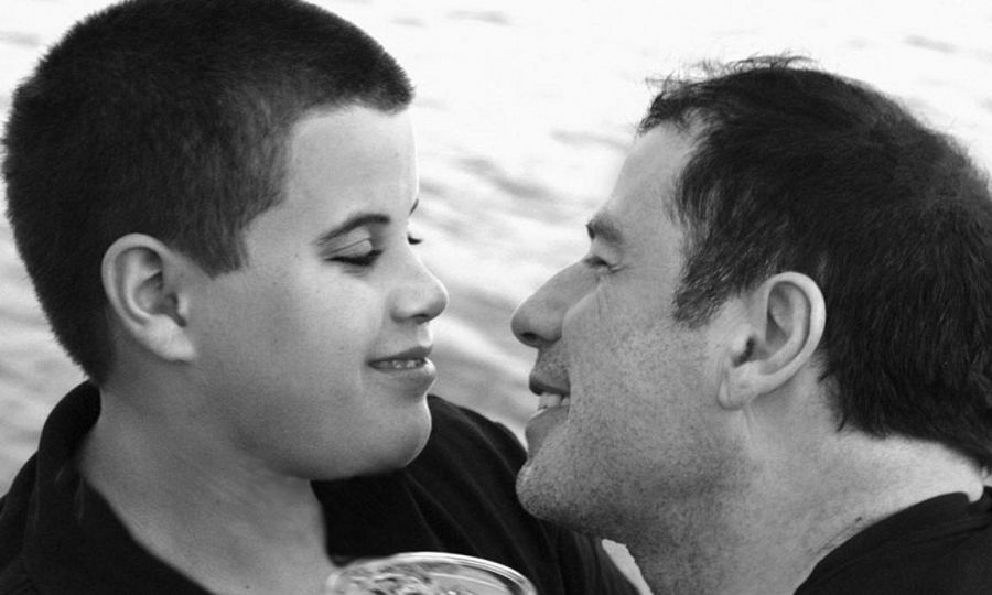 John Travolta junto a su hijo Jett, fallecido en el año 2009