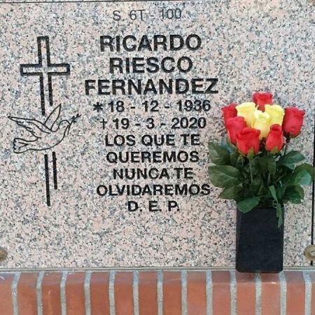 Lápida de Ricardo Riesco Fernández en el cementerio Sur.