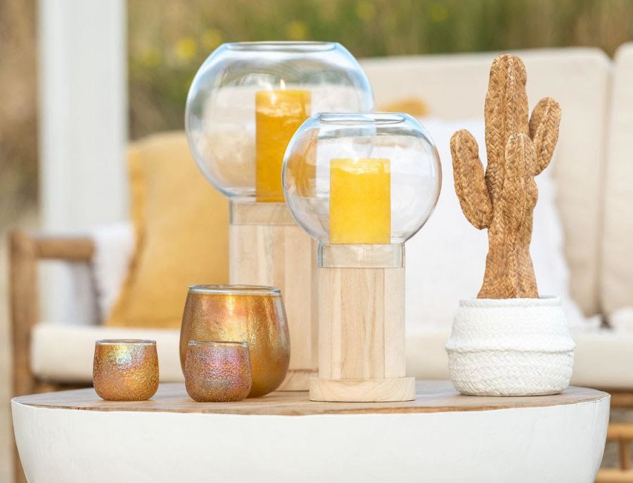 Las velas dan un ambiente cálido y acogedor a las noches de verano