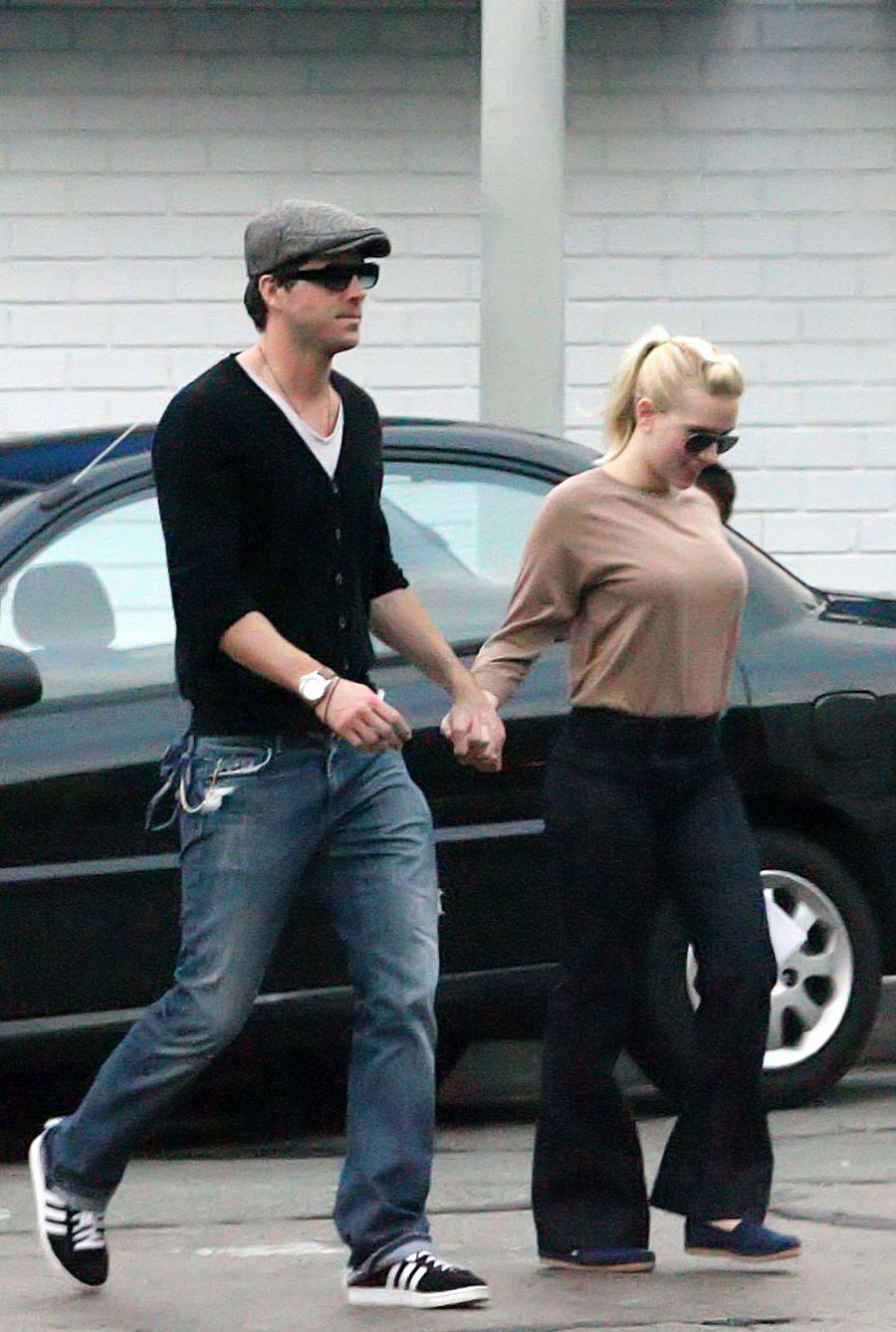 Scarlett Johanson y su primer marido, Ryan Reynolds, en las calles de Santa Mónica