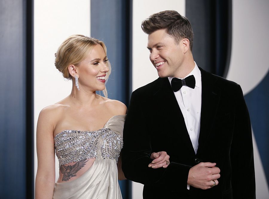 Scarlett Johansson junto a su prometido, el cómico Colin Jost, en la after party de los Oscar 2020