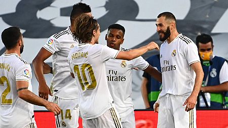 Los jugadores del Madrid celebran un gol
