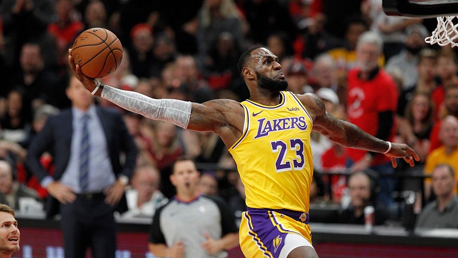 Lebron James realiza uno de sus mates más icónicos