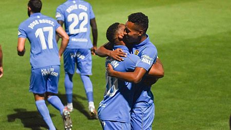 Jugadores del CF Fuenlabrada celebran un gol