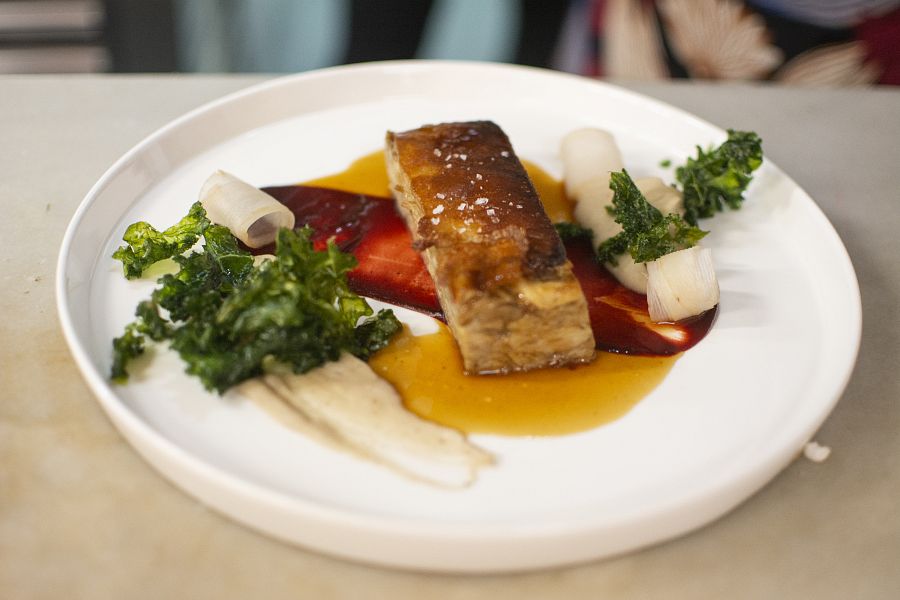 Cochinillo asado con puré de castañas y tamarindo de Pepe Rodríguez.