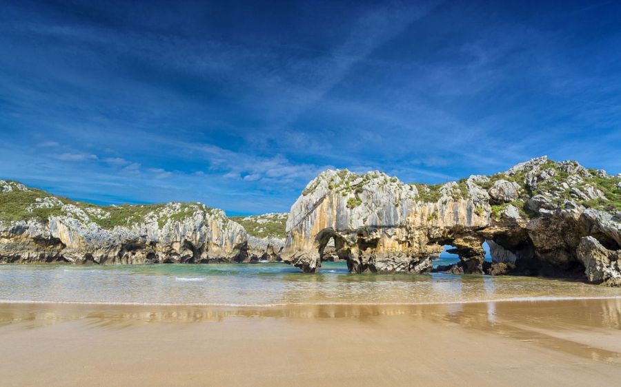 Playa Cuevas del mar, Llanes, Asturias