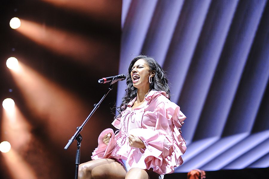 Nia, ganadora de OT 2020, sobre el escenario del WiZink Center