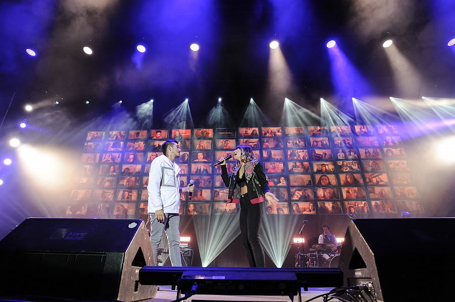 Bruno y Maialen cantan 