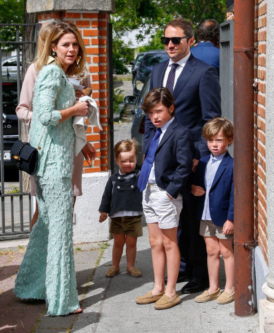 Amelia Bono y Manuel Martos con su familia