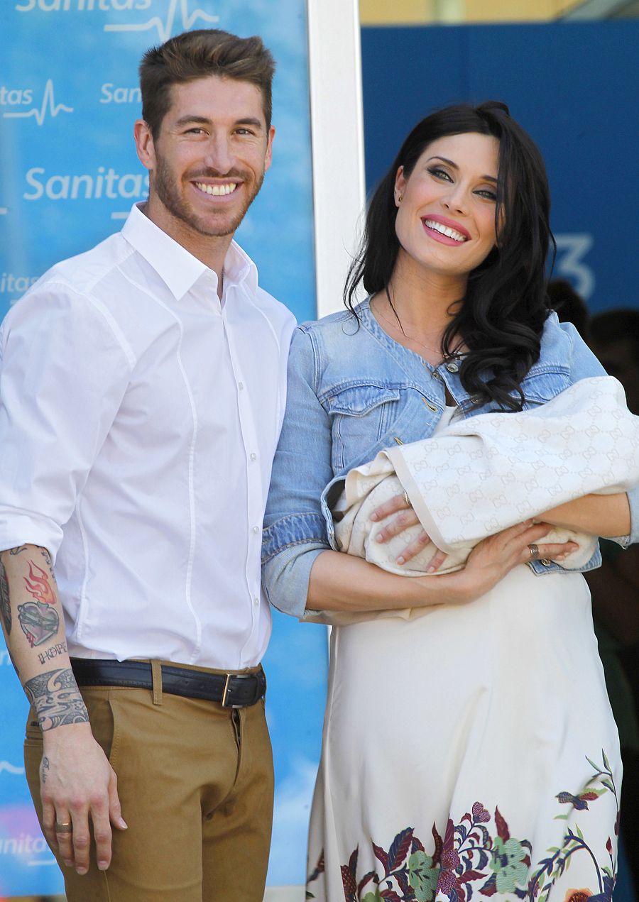 Sergio Ramos y Pilar Rubio en la presentación ante los medios de su hijo Sergio