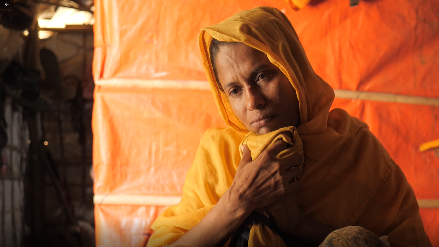Azuma sigue buscando a su hija Asma, de once años, desaparecida hace dos meses en un campamento de refugiados rohingya en Bangladesh.