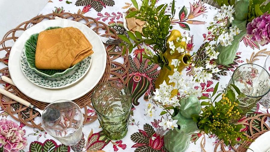 Las flores son un elemento esencial para que nuestra mesa luzca distinta