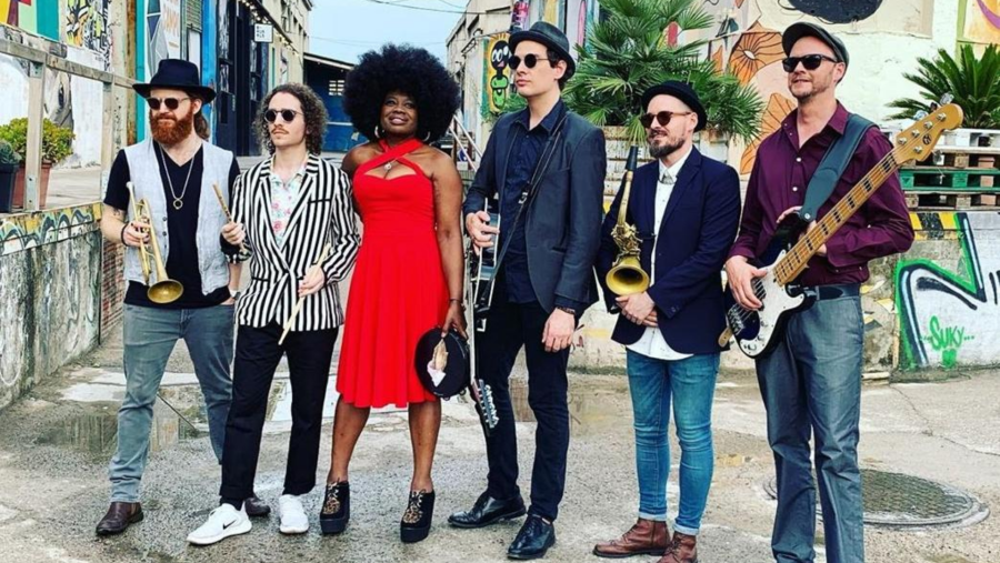 BETTE SMITH y su excelente banda comandada por Curtis J. Brewer en La Hora Musa