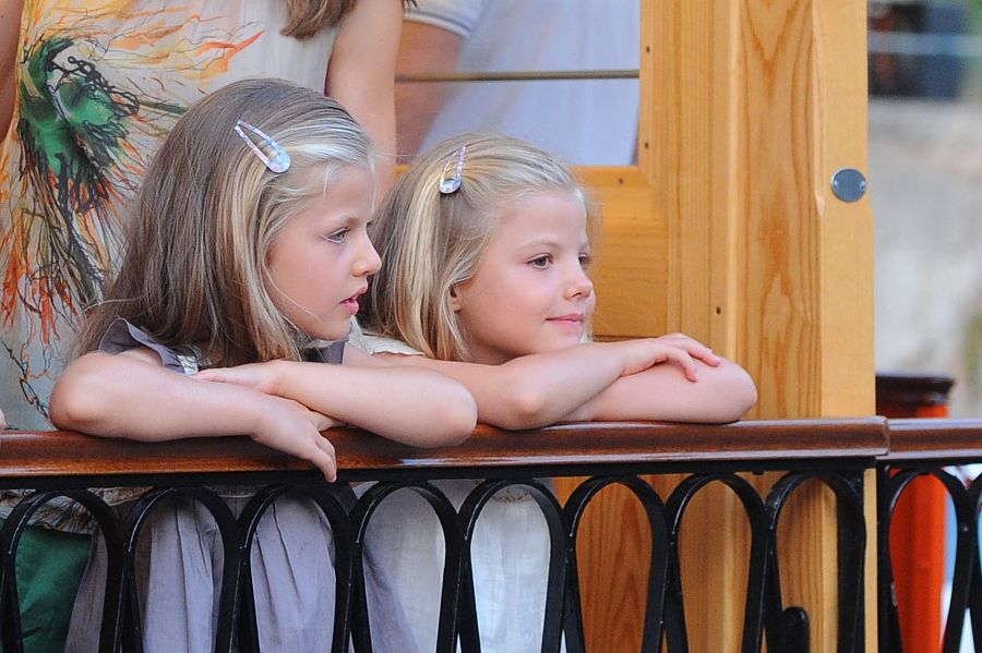 Leonor y Sofía hicieron turismo por Mallorca junto a sus padres en 2012