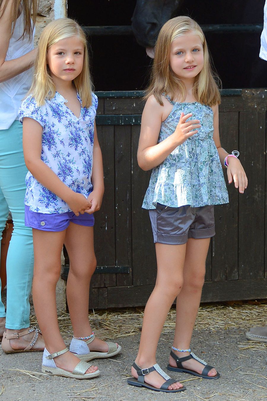 Leonor y Sofía durante una visita a la granja de Esporle en 2013
