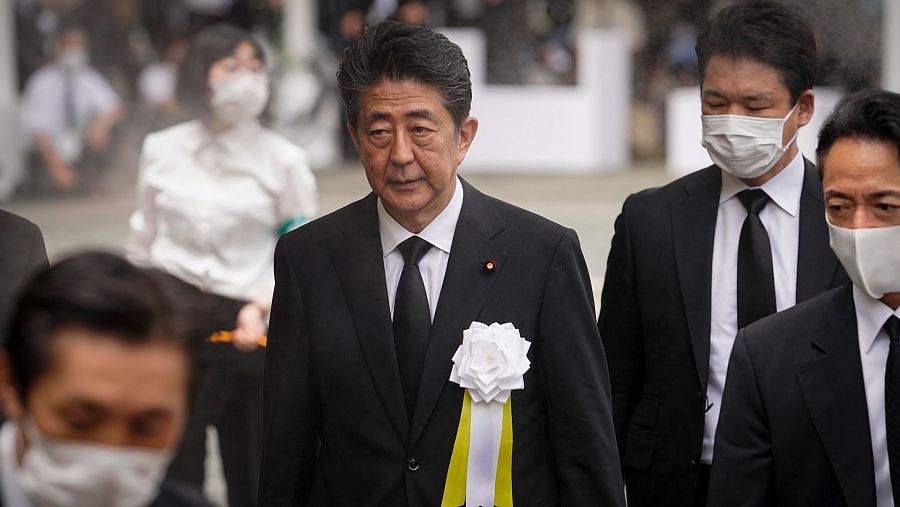 El primer ministro japonés, Shinzo Abe, asiste a la ceremonia por los 75 años del bombardeo de Nagasaki.