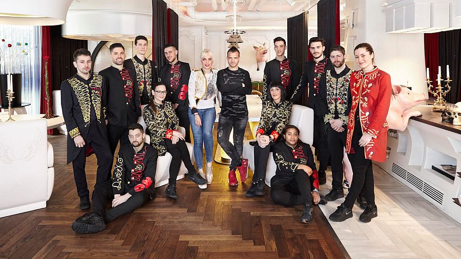 Para el staff de Diverxo se crearon unos diseños inspirados en Alicia en el País de las Maravillas