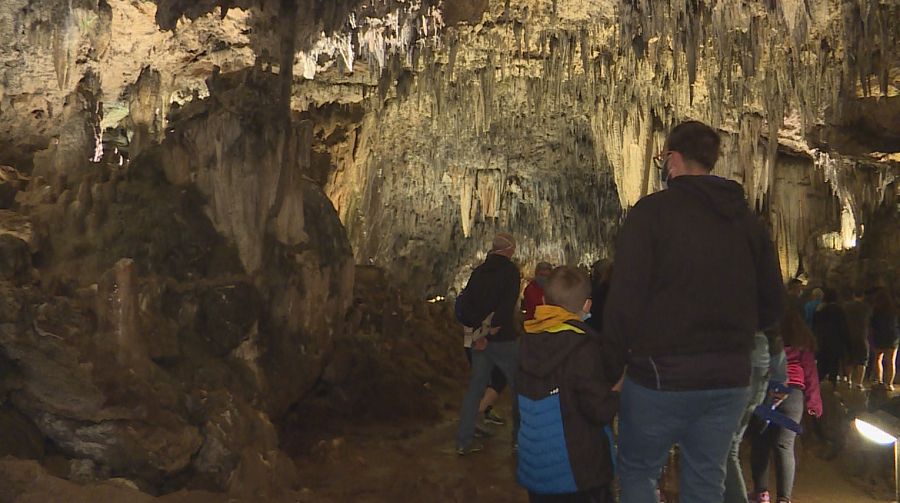 Recorrido por las cuevas de Valporquero