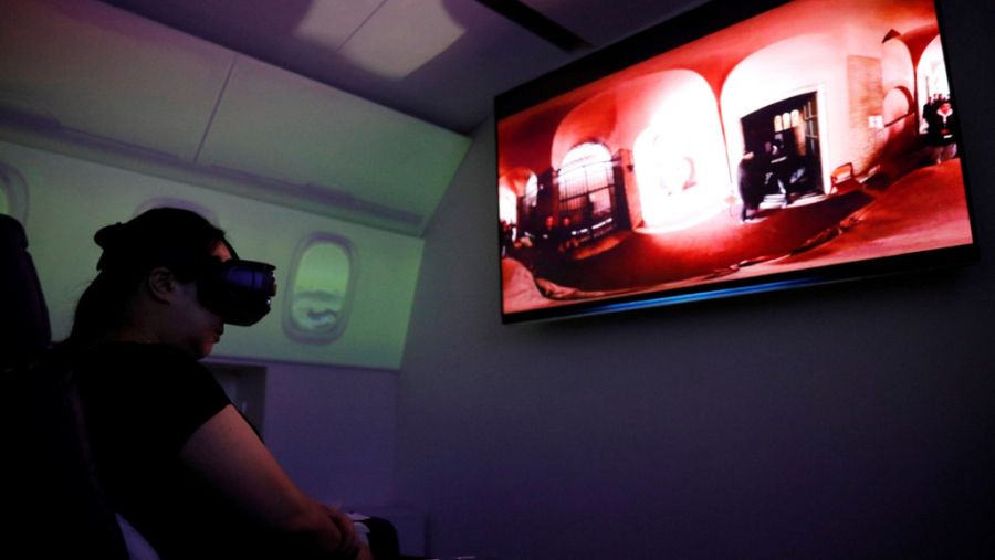 Los usuarios disponen de unas gafas de realidad virtual que permiten obtener una visión 360 del destino escogido