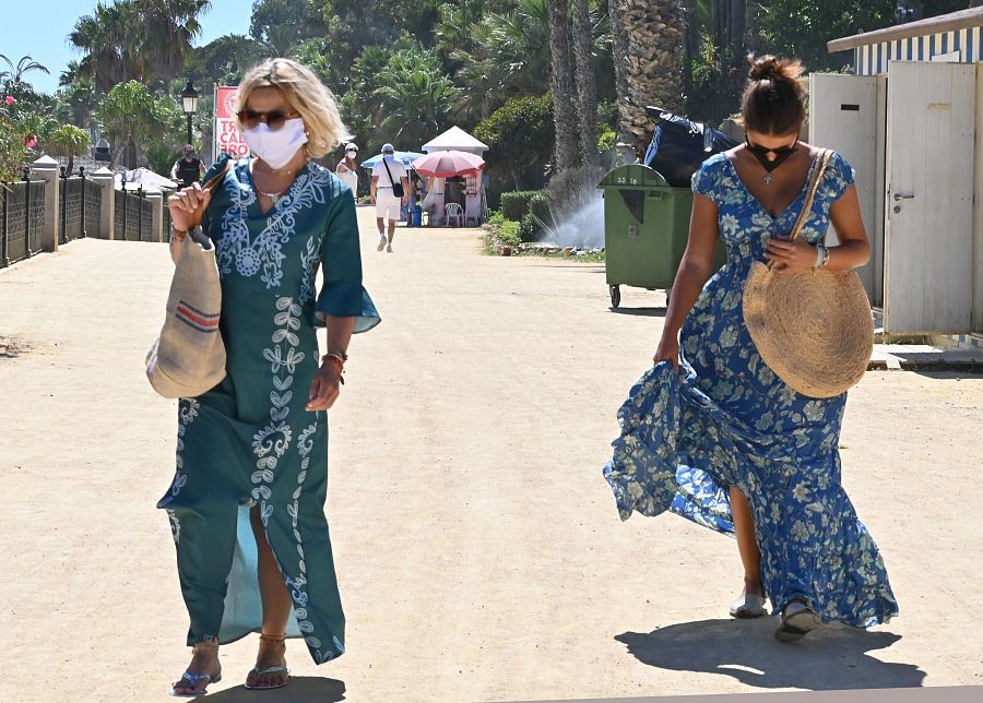 EUGENIA MARTINEZ DE IRUJO CON SU FAMILIA DE VACACIONES EN MARBELLA