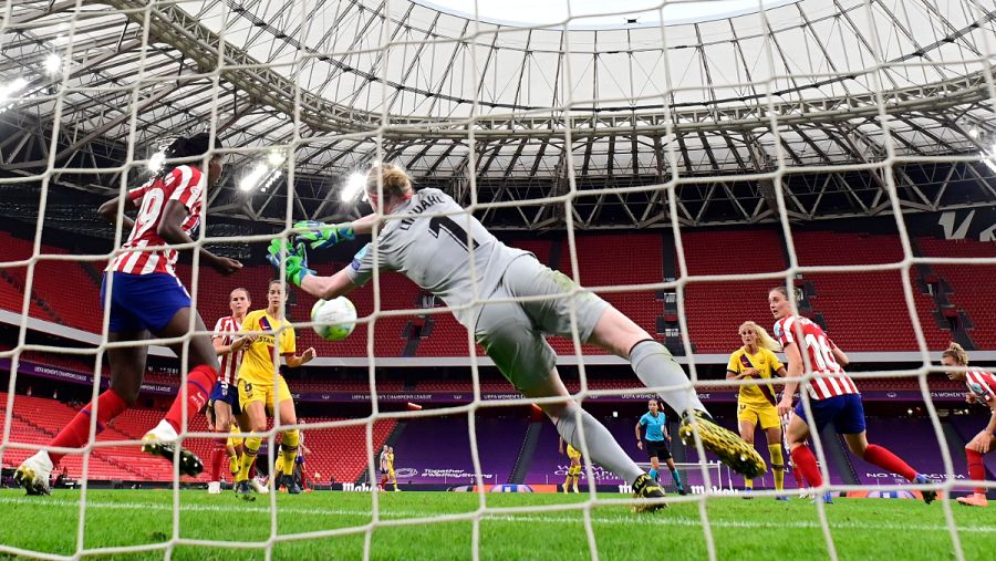 Imagen: Así salvó bajo palos Tounkara la mejor ocasión del Barça