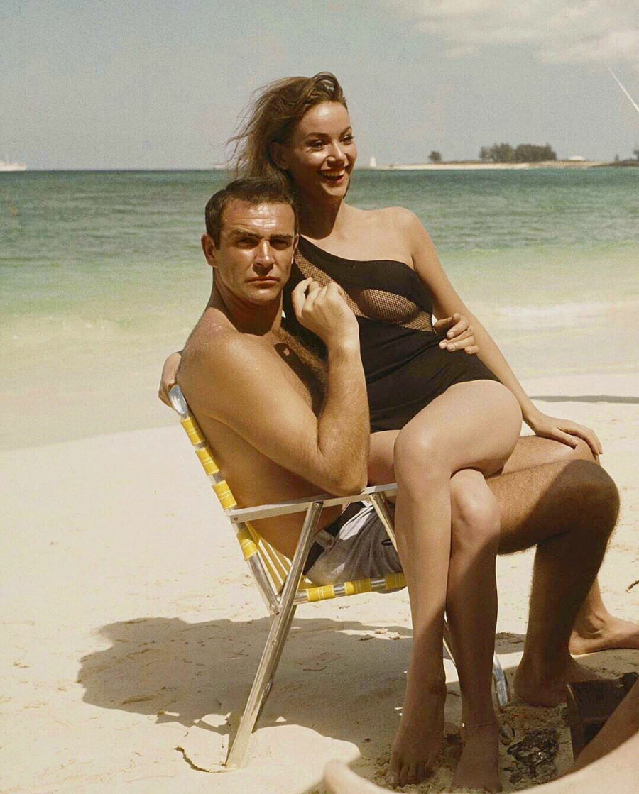 Sean Connery junto a Claudine Auger, la primera chica bond francesa ('Operación Trueno', 1965)