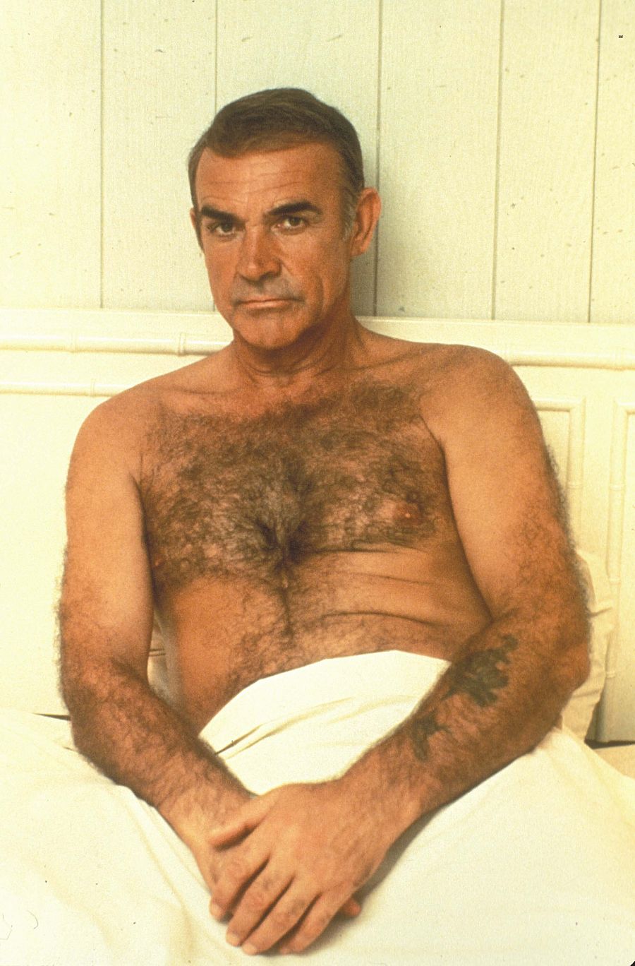 Sean Connery posa con el torso desnudo en la década de 1960