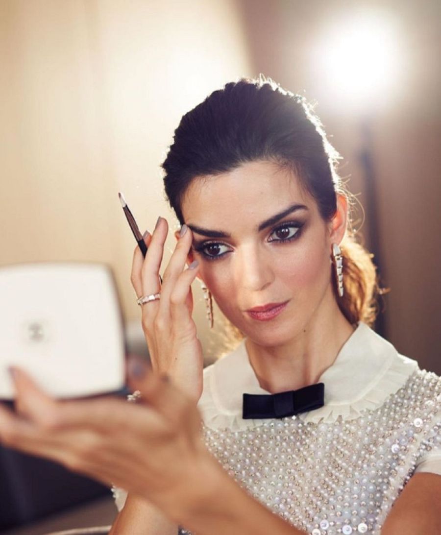 Clara Lago, con maquillaje de la firma Chanel Beauty