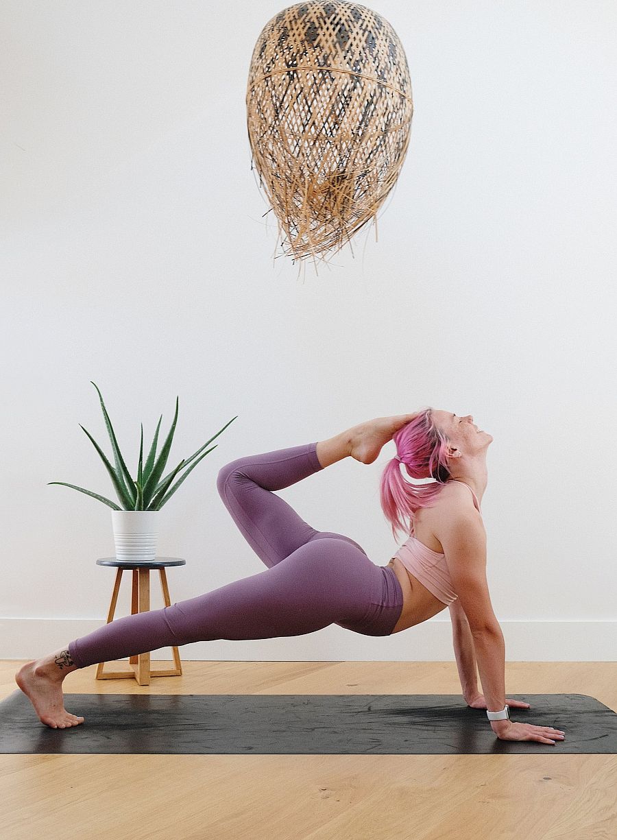 Al trabajar el cuerpo físico también estamos liberando la mente. Por eso es tan interesante conjugar el yoga con el coaching